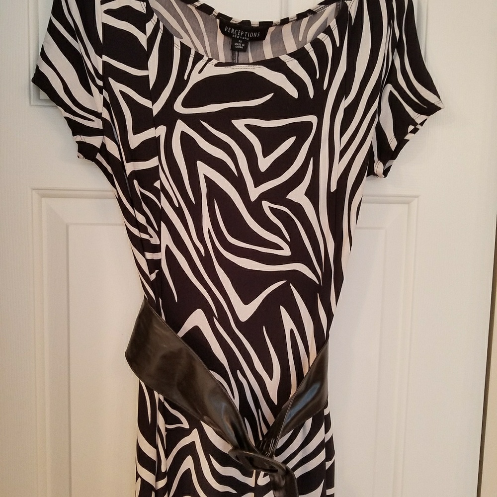 Dress - Picture 3 of 4